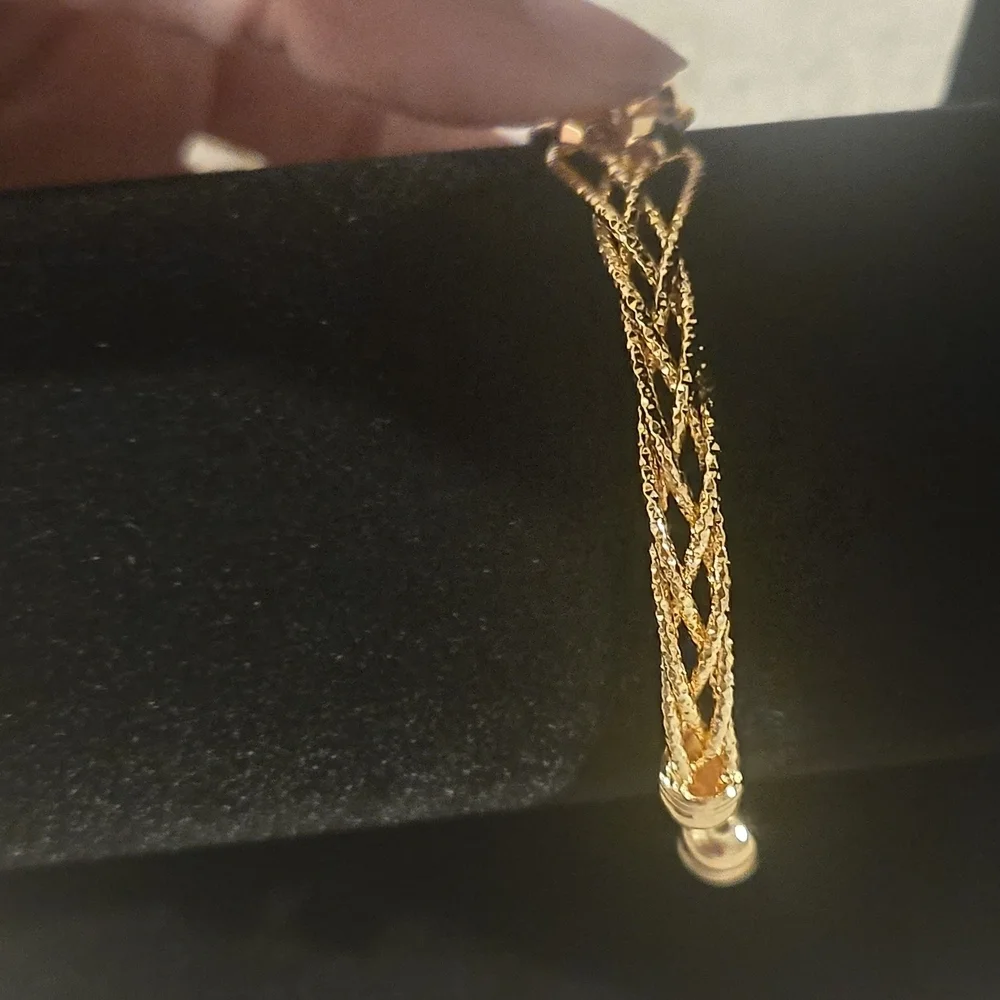 22kgp Elegant Gold-Tone Bracelet